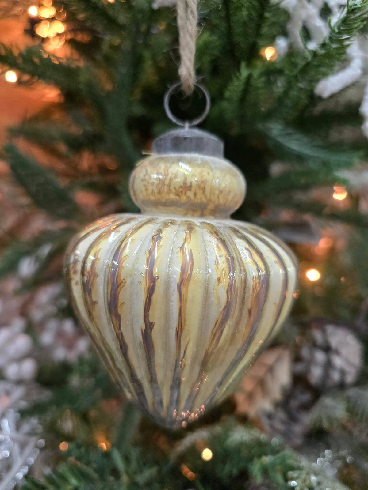 Antique Golden Kiss Ornament