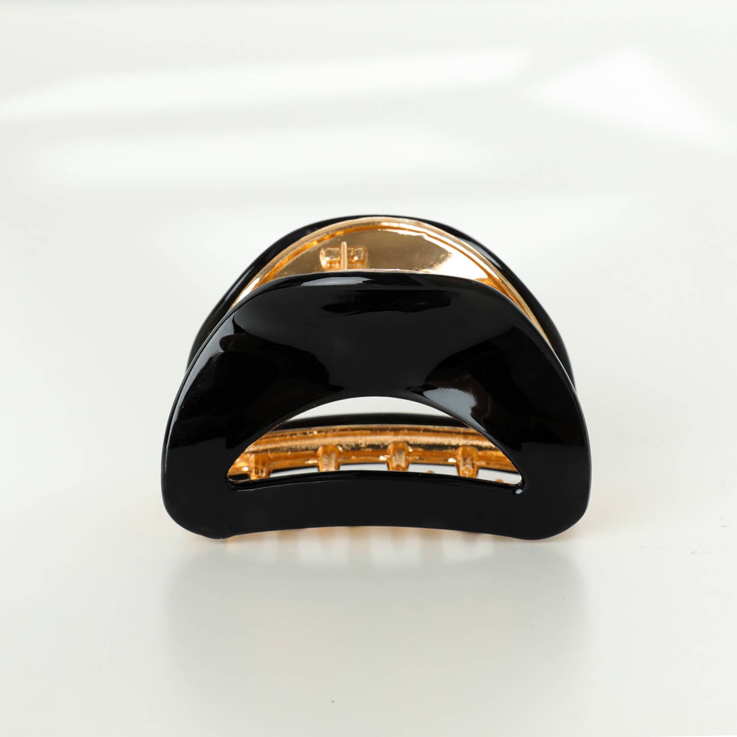 Nadia Solid Curved Metal Claw Clip - Cloth + Cabin