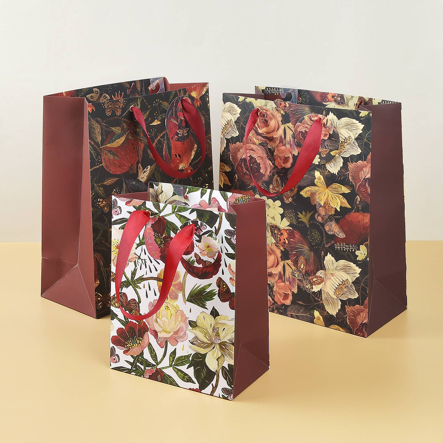 Medium Gift Bag - Lush Flora - Cloth + Cabin